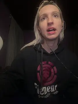 bunnydark00 online show from October 1, 2025, 1:11 am