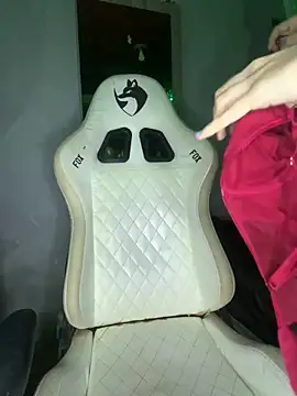 bunnydark00 online show from April 14, 2026, 4:06 am