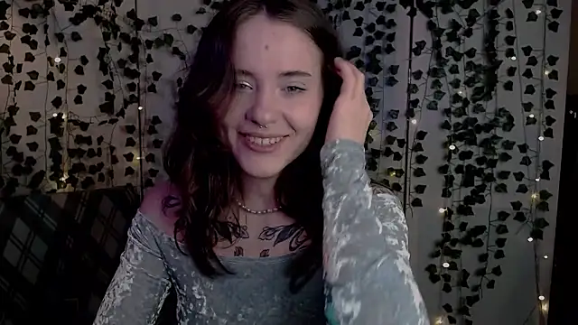 Snapshot of risha_laas chatting on April 30, 2026, 8:38 pm risha laas online show from April 30, 2026, 8:38 pm