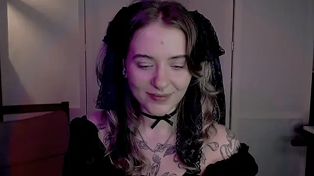 Snapshot of risha_laas chatting on December 1, 2024, 6:02 pm risha laas online show from December 1, 2024, 6:02 pm