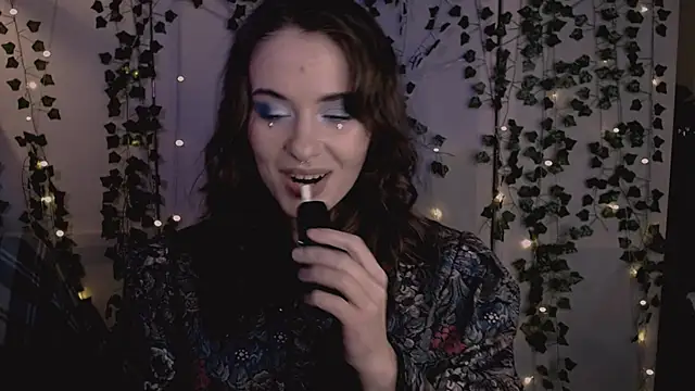 Snapshot of risha_laas chatting on January 11, 2026, 8:16 pm risha laas online show from January 11, 2026, 8:16 pm