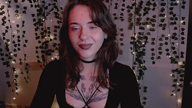 Snapshot of risha_laas chatting on December 20, 2025, 8:12 pm risha laas online show from December 20, 2025, 8:12 pm