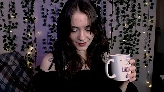 Snapshot of risha_laas chatting on April 19, 2026, 8:11 pm risha laas online show from April 19, 2026, 8:11 pm