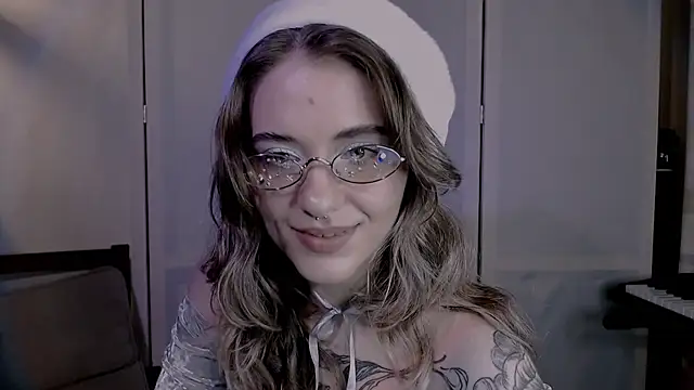 Snapshot of risha_laas chatting on December 24, 2024, 6:17 pm risha laas online show from December 24, 2024, 6:17 pm