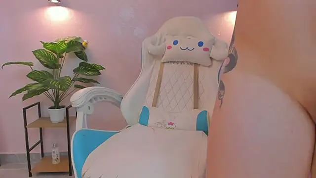 LITTLE-VIVI online show from June 7, 2026, 3:23 am