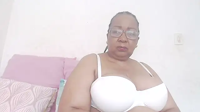 Snapshot of KinkyRicoSaisyours chatting on November 10, 2025, 6:29 am KinkyRicoSaisyours online show from November 10, 2025, 6:29 am