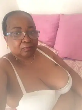 Snapshot of KinkyRicoSaisyours chatting on December 17, 2025, 11:59 am KinkyRicoSaisyours online show from December 17, 2025, 11:59 am