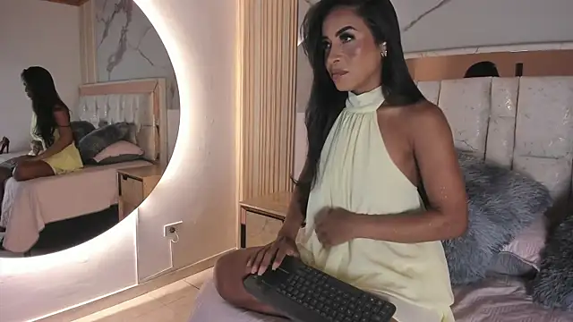 Naughty  Mom online show from April 22, 2026, 7:09 pm