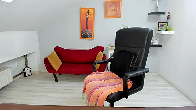 LollaGirl online show from October 1, 2025, 3:22 am