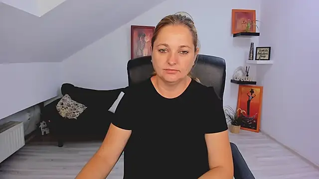 LollaGirl online show from July 13, 2026, 3:28 am