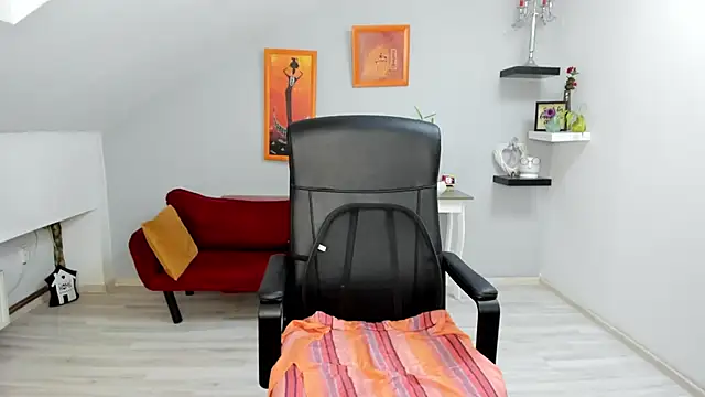 LollaGirl online show from September 27, 2025, 1:12 am