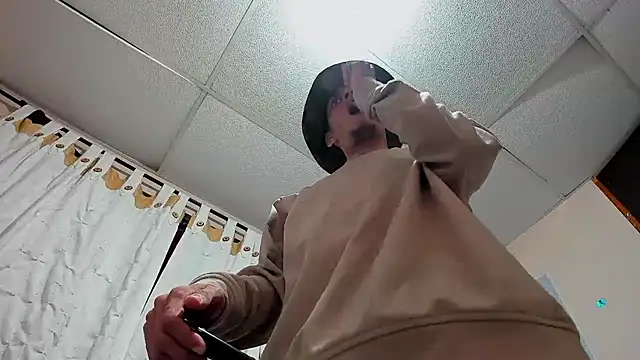 Snapshot of davidlatin66 chatting on February 21, 2026, 4:25 am davidlatin66 online show from February 21, 2026, 4:25 am