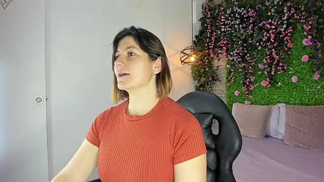 SarahDeyvis online show from February 17, 2026, 1:30 pm