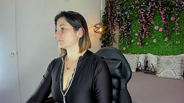 SarahDeyvis online show from March 2, 2026, 1:51 pm