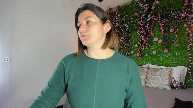 SarahDeyvis online show from March 10, 2026, 3:43 am