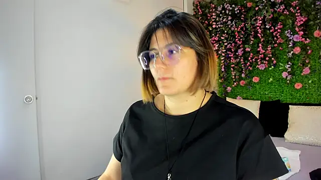 SarahDeyvis online show from November 27, 2025, 6:08 pm