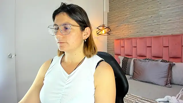 SarahDeyvis online show from October 6, 2025, 12:06 pm