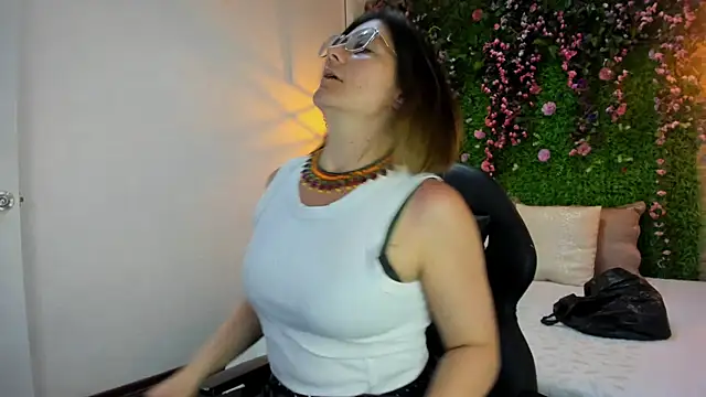 SarahDeyvis online show from March 21, 2026, 3:19 am