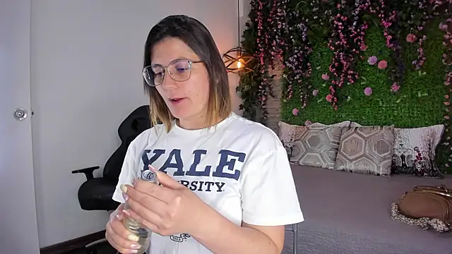 SarahDeyvis online show from March 13, 2026, 3:22 am