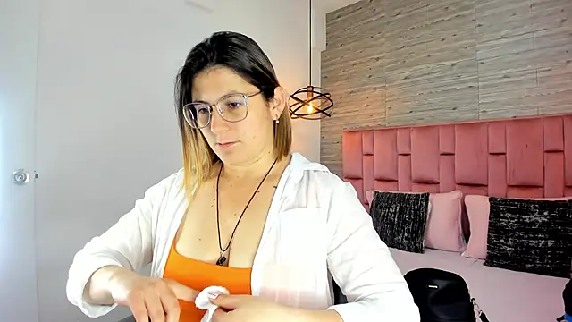 SarahDeyvis online show from September 24, 2025, 1:39 pm