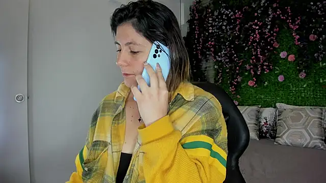 SarahDeyvis online show from February 26, 2026, 1:11 pm