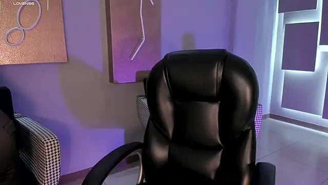 EveBensonX online show from November 10, 2025, 12:43 pm