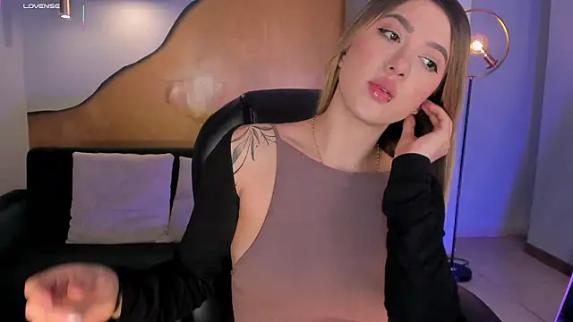 EveBensonX online show from October 6, 2025, 12:17 pm