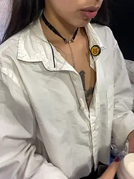 Snapshot of NanaRott chatting on February 10, 2026, 7:46 pm NanaRott online show from February 10, 2026, 7:46 pm