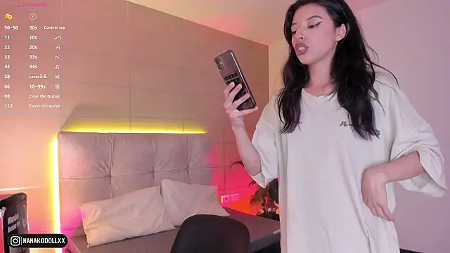 Snapshot of NanaRott chatting on February 6, 2026, 8:38 pm NanaRott online show from February 6, 2026, 8:38 pm