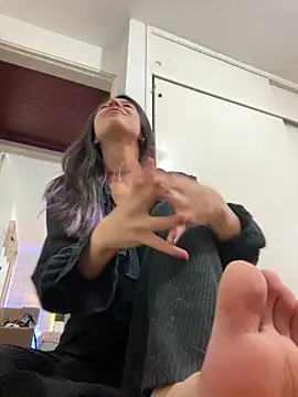 Snapshot of NanaRott chatting on February 9, 2026, 9:13 pm NanaRott online show from February 9, 2026, 9:13 pm