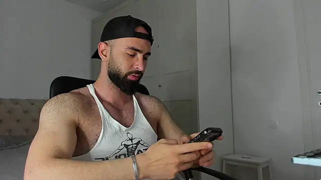MichaelMasterss online show from May 8, 2026, 8:23 pm
