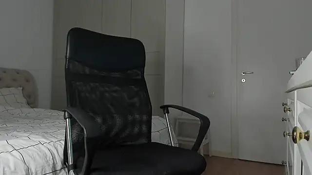 MichaelMasterss online show from July 7, 2026, 7:39 pm