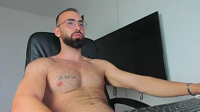 MichaelMasterss online show from September 17, 2025, 3:03 pm