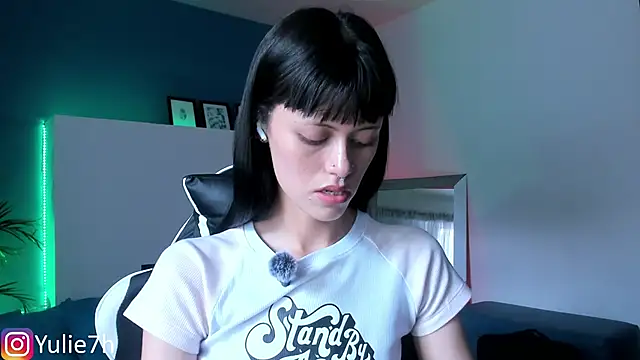  Jessy Moon  online show from October 4, 2025, 8:21 pm