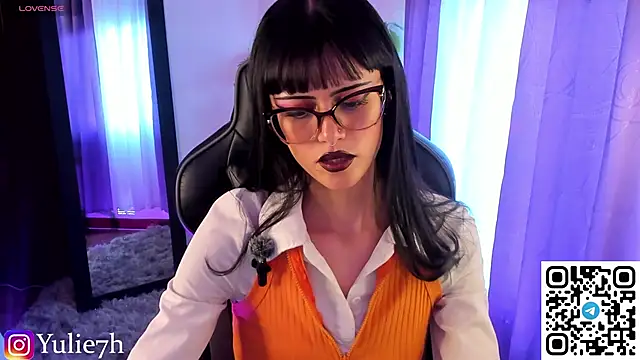  Jessy Moon  online show from May 9, 2026, 9:29 pm