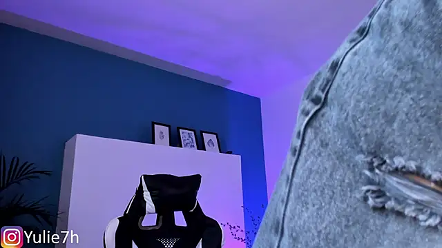  Jessy Moon  online show from September 30, 2025, 7:53 pm