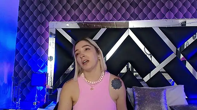 Snapshot of victoriaa_lee_ chatting on June 5, 2026, 8:36 pm victoriaa lee online show from June 5, 2026, 8:36 pm