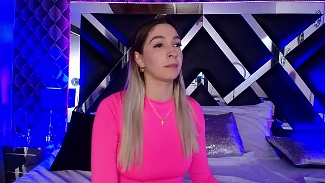 victoriaa lee  online show from September 30, 2025, 7:09 pm