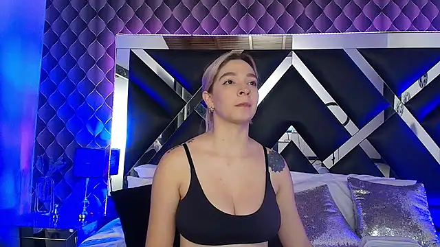 victoriaa lee  online show from December 1, 2025, 11:27 pm