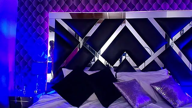 victoriaa lee  online show from October 3, 2025, 7:37 pm