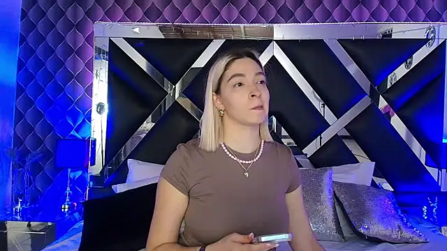 victoriaa lee  online show from May 8, 2026, 7:28 pm