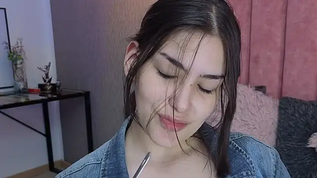 Snapshot of Alexa_Thaylor_ chatting on June 18, 2026, 4:01 pm Alexa Thaylor online show from June 18, 2026, 4:01 pm