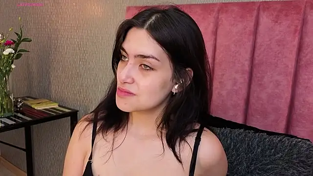 Alexa Thaylor  online show from February 26, 2026, 3:45 pm