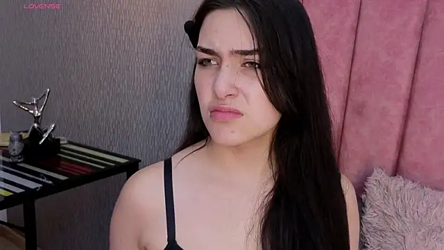 Alexa Thaylor  online show from February 10, 2026, 3:55 pm