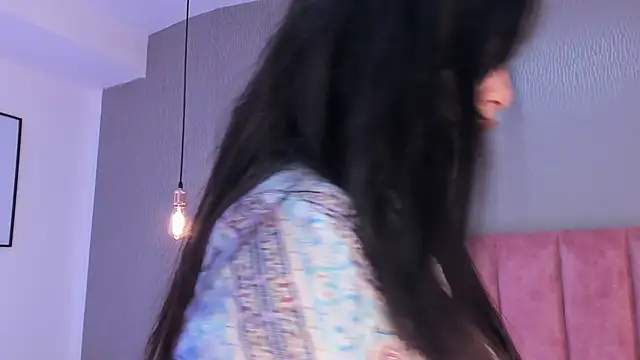 Alexa Thaylor  online show from October 4, 2025, 3:24 pm