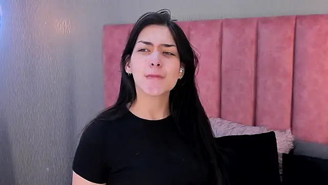 Alexa Thaylor  online show from November 6, 2025, 3:05 pm