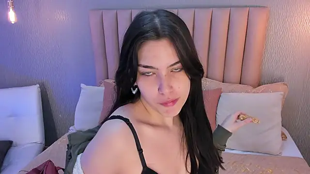 Alexa Thaylor  online show from September 30, 2025, 3:29 pm