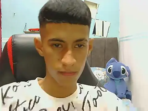 Snapshot of Angelstripboy chatting on June 10, 2026, 11:06 pm Angelstripboy online show from June 10, 2026, 11:06 pm