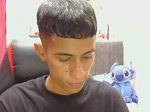 Snapshot of Angelstripboy chatting on May 15, 2026, 10:08 pm Angelstripboy online show from May 15, 2026, 10:08 pm
