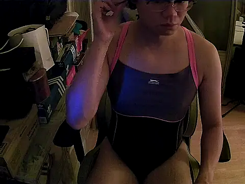 Snapshot of swimsuitloves chatting on October 17, 2025, 5:59 pm swimsuitloves online show from October 17, 2025, 5:59 pm